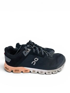 ON CLOUD Cloudflow Running Shoes Sneakers. Size 7.5
